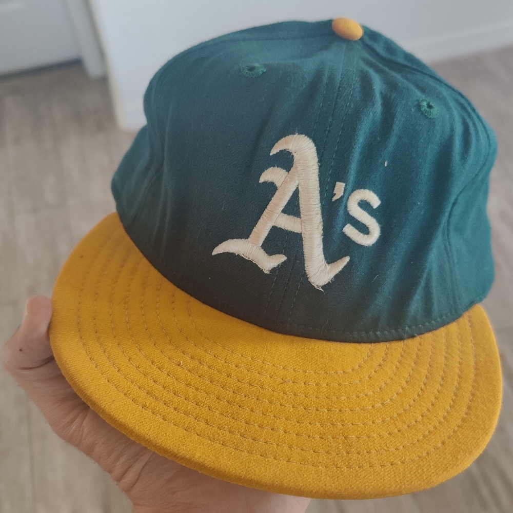 Vintage Oakland Athletics Fitted Hat